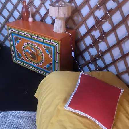 Luxury tent Yourte Les Hulottes En Comminges Juzet-d'Izaut